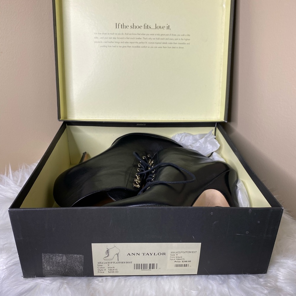 ANN TAYLOR BLACK LEATHER LACE UP BOOTIE - Picture 11 of 12